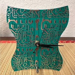 Recycled Circuit Board Clock Battery Operated Green Gold 5x5.75” Not Working